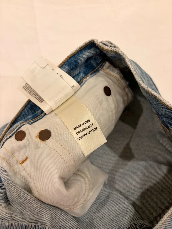 NWOT Agolde Stella High Rise Distressed Short - Picture 9 of 9